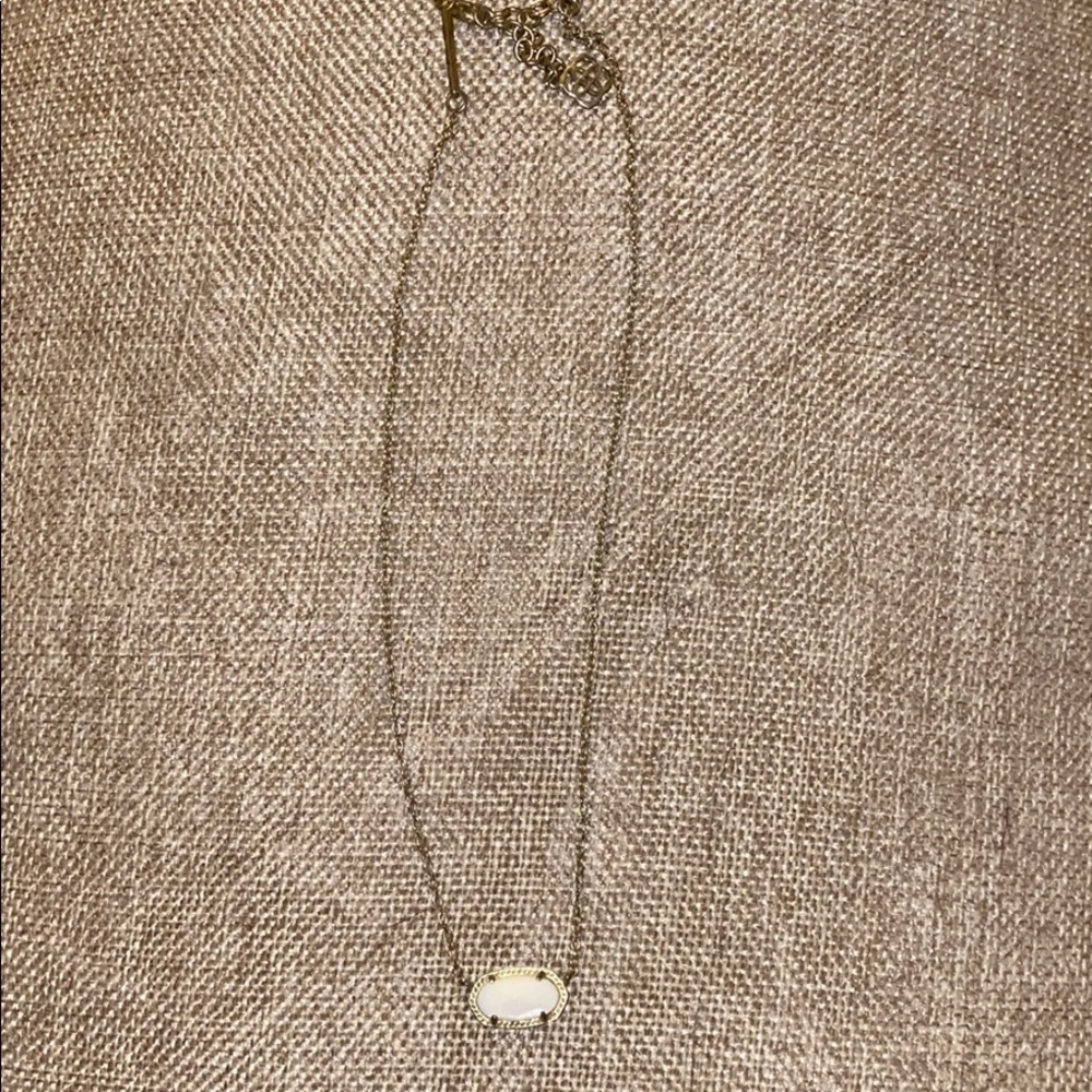Kendra Scott necklace